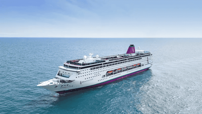 Navire Ambition, Ambassador cruise line