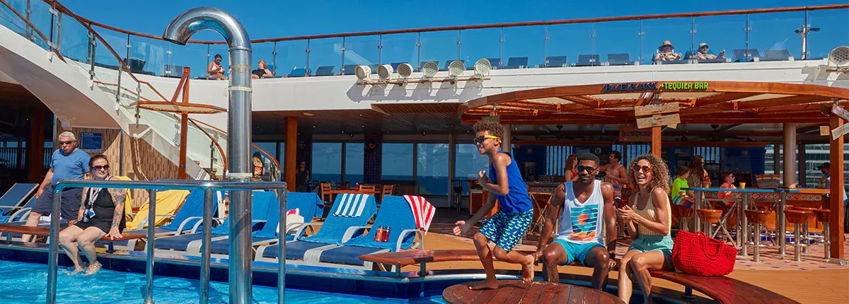 carnival sunrise piscine