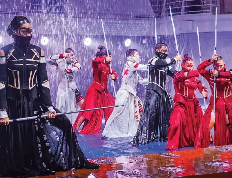 spectacle à l'aquatheater du hero of the seas