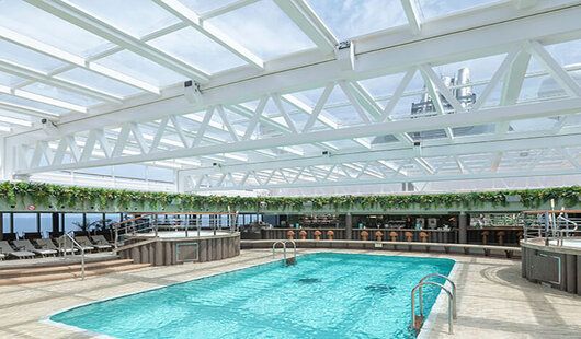 La piscine intérieure du MSC Seashore 