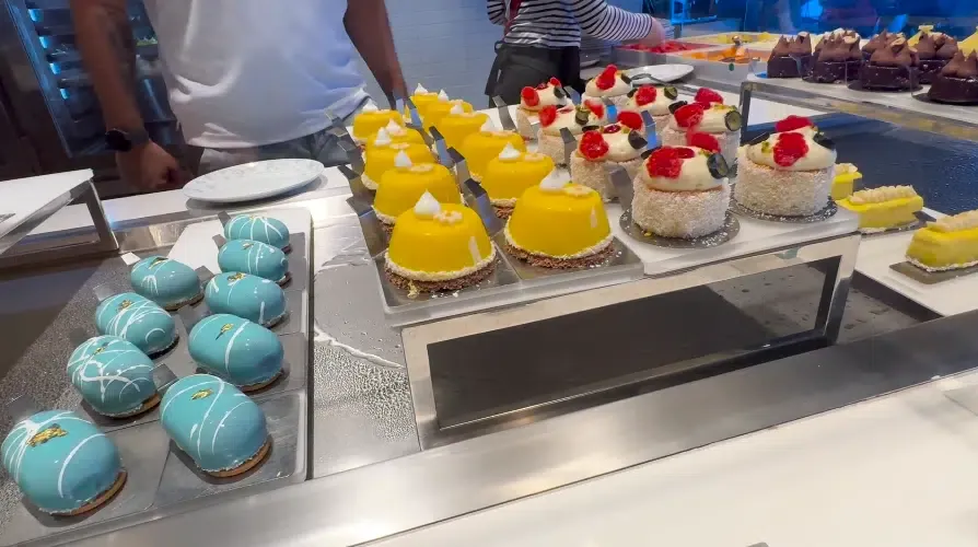 patisseries resilient lady
