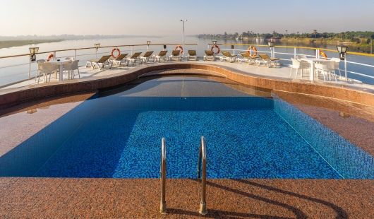 star of luxor piscine